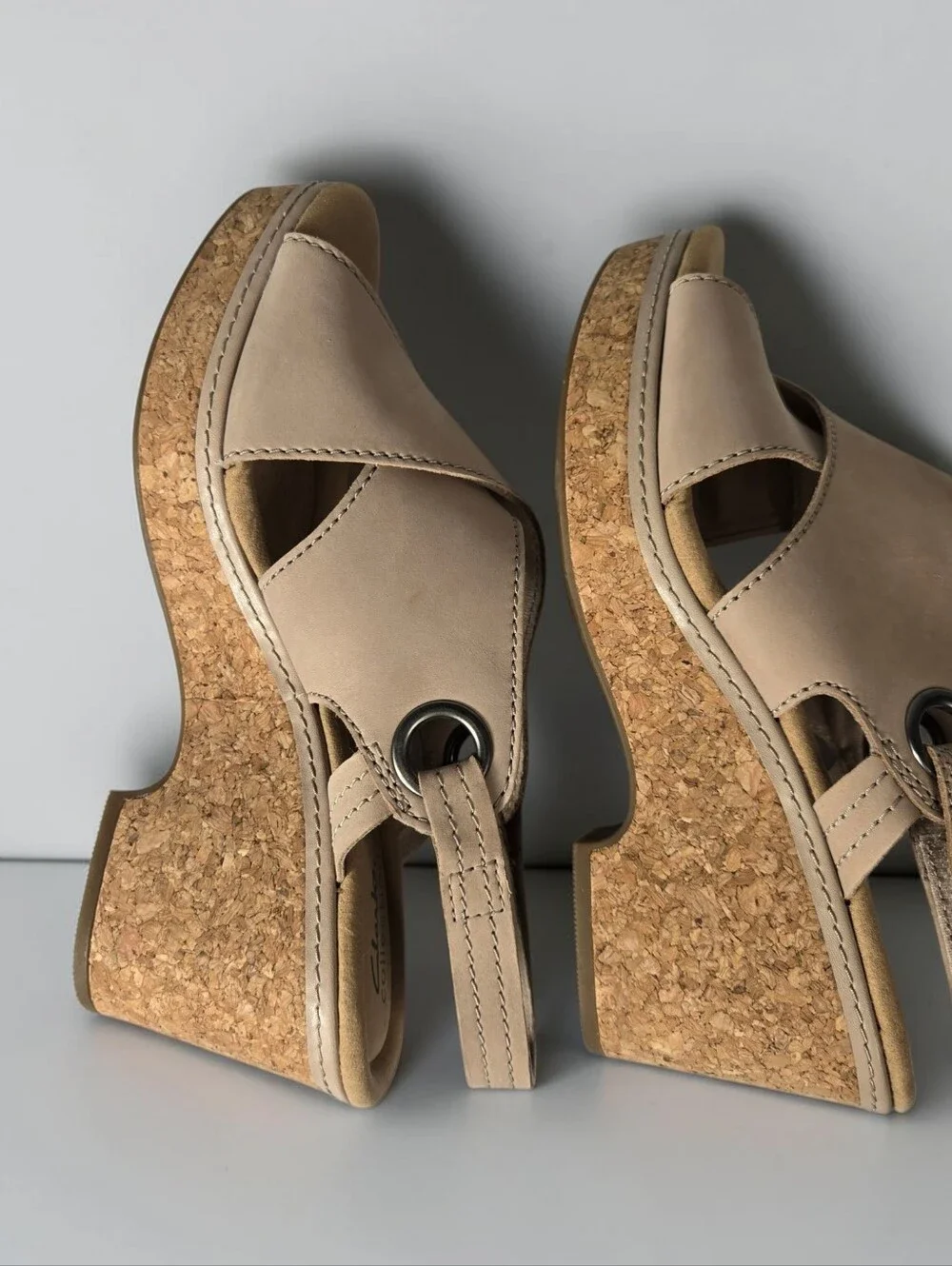 Clarks Giselle Loop Wedge Sandal Size 9 Khaki Sand Nubuck Slingback Cork